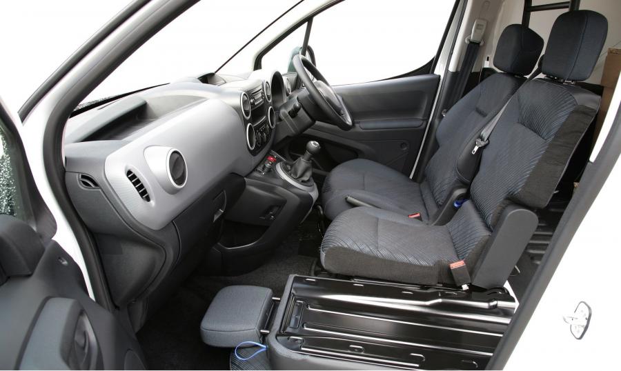  Peugeot Partner 2008 года  (фото 8 из 54)